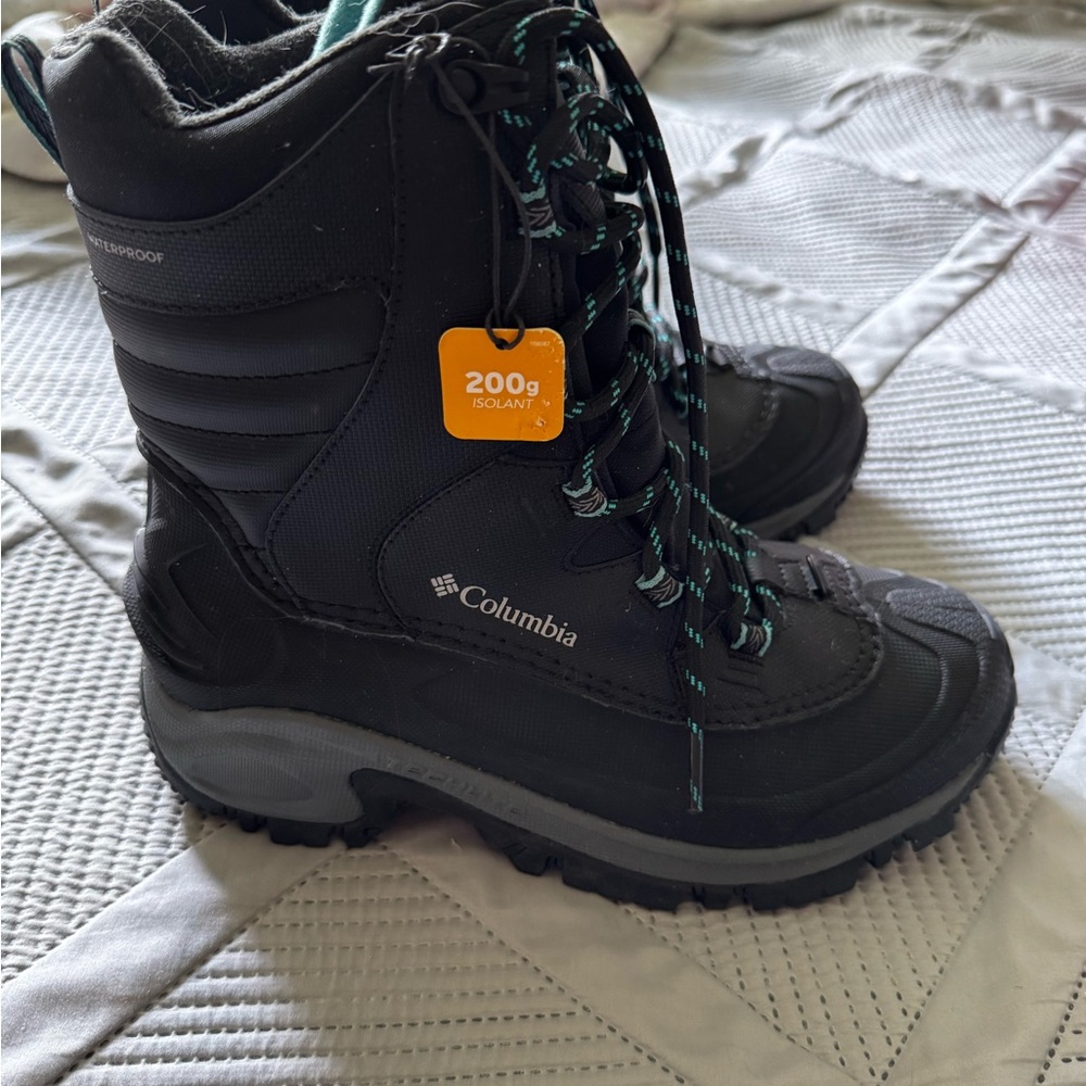 Columbia Black and Teal Insulated Boots
